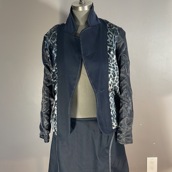 Spanner Navy skirt suit fully lined. Blazer size 10 skirt size 12 - Picture 9 of 15